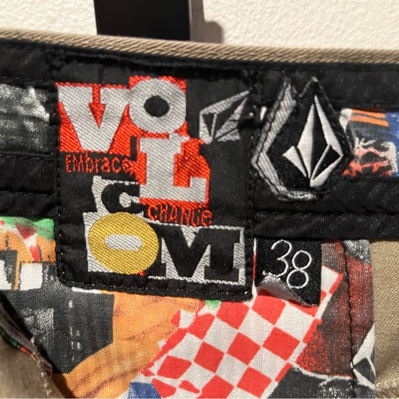 Volcom Shorts - Picture 5 of 6